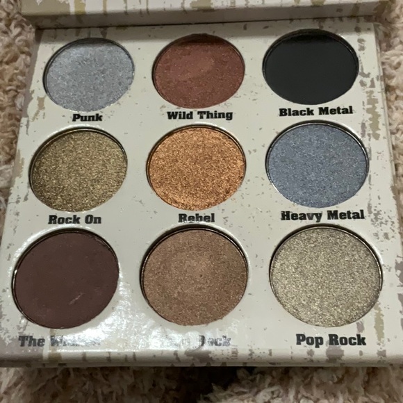 Crown Glam Metals eyeshadow palette - Picture 2 of 4